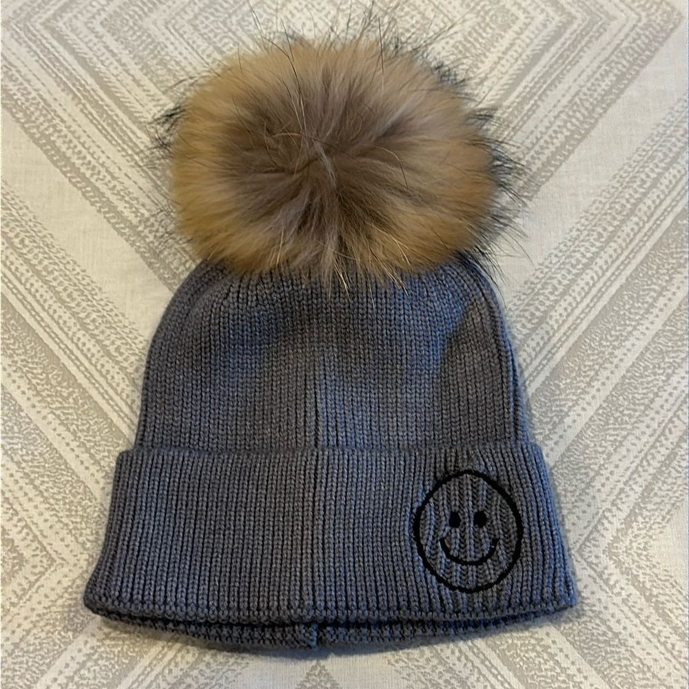 No Brand Women’s Grey Acrylic Cozy Embroidered Smiley Face & Real Fur Pom